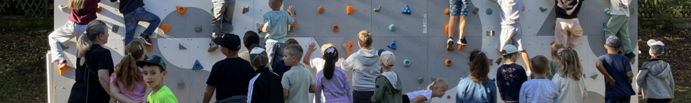 . © GS Nebra Die Kletterwand wird gleich ausprobiert.